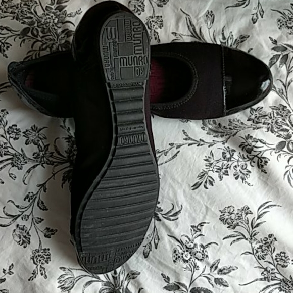 Munro henlee flats, size 9.5, black fabric+patent - Picture 1 of 4